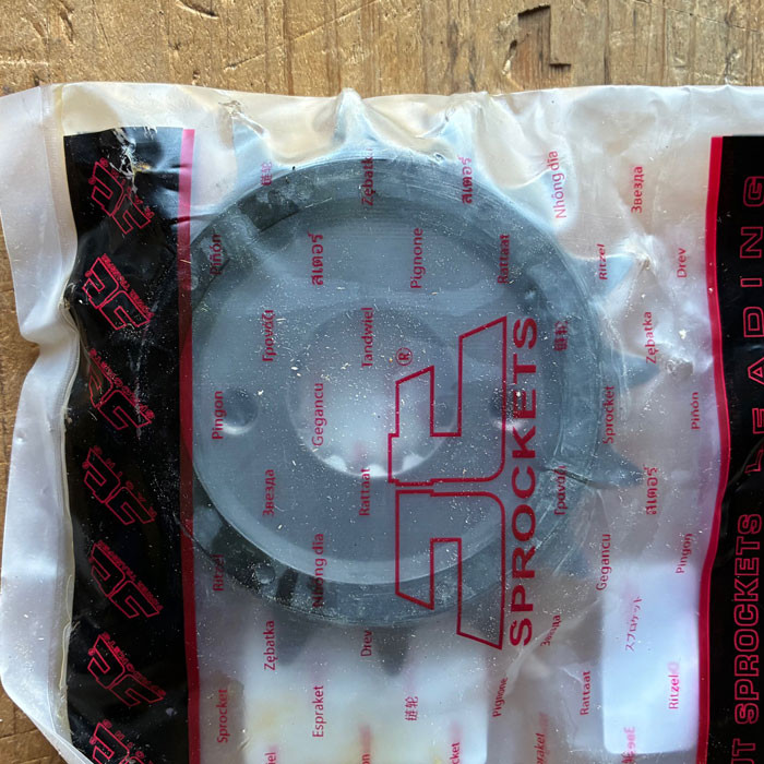 Ritzel 16Z Teilung 525 Gummiert für VT600 u.a. Modelle